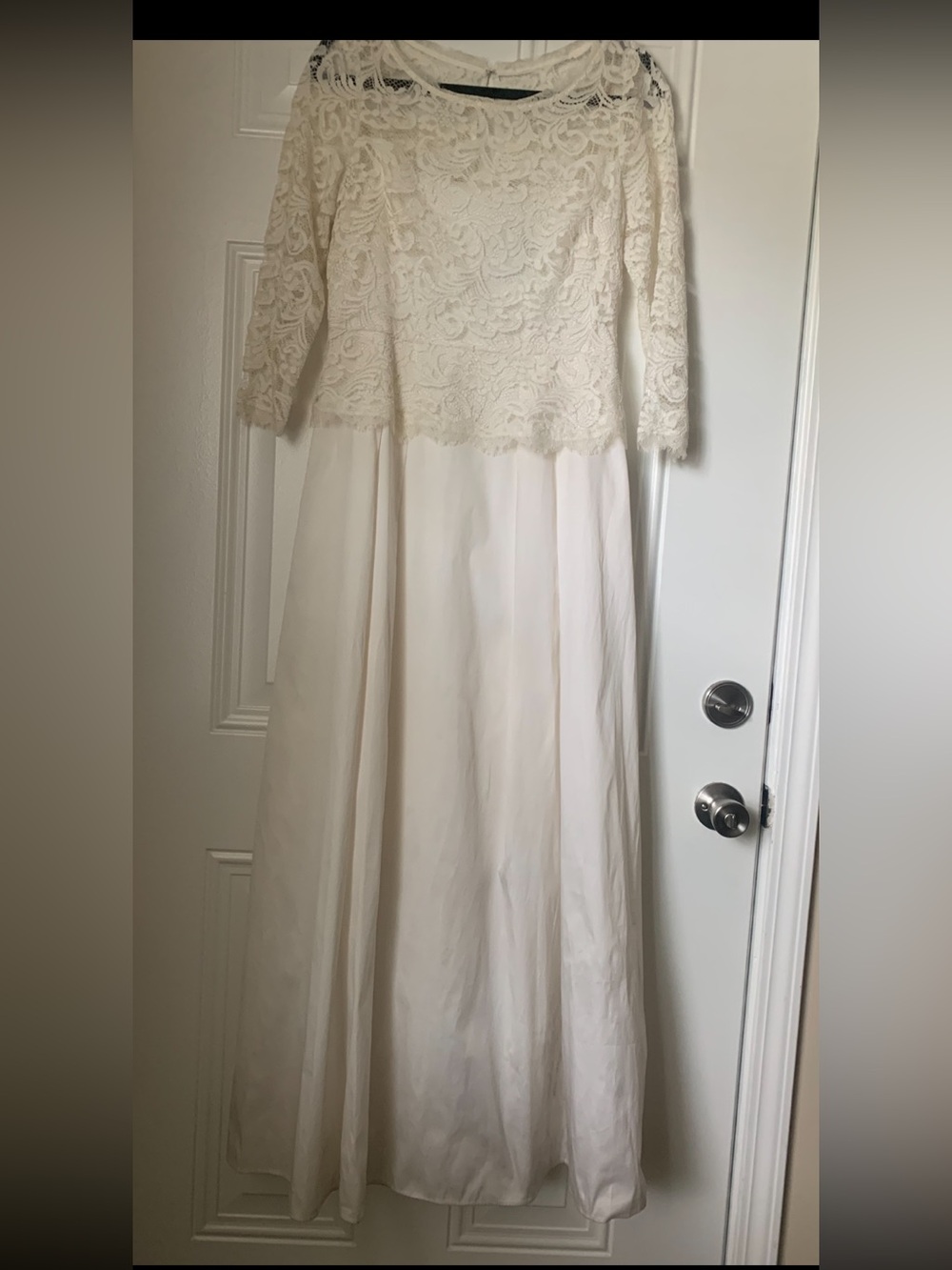 Adrianna Papell Ivory Lace & Taffeta Ball Gown Size 10